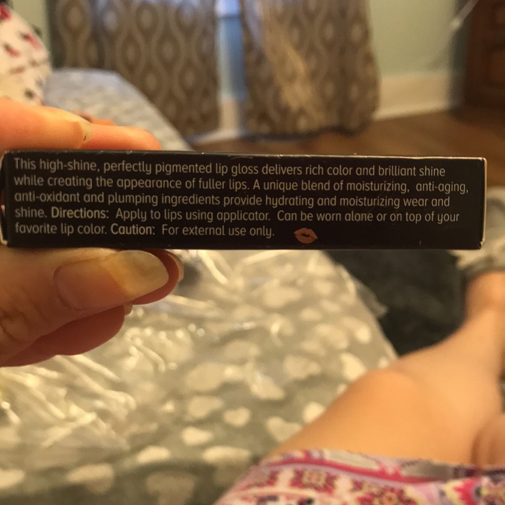 Lip gloss - Picture 2 of 4